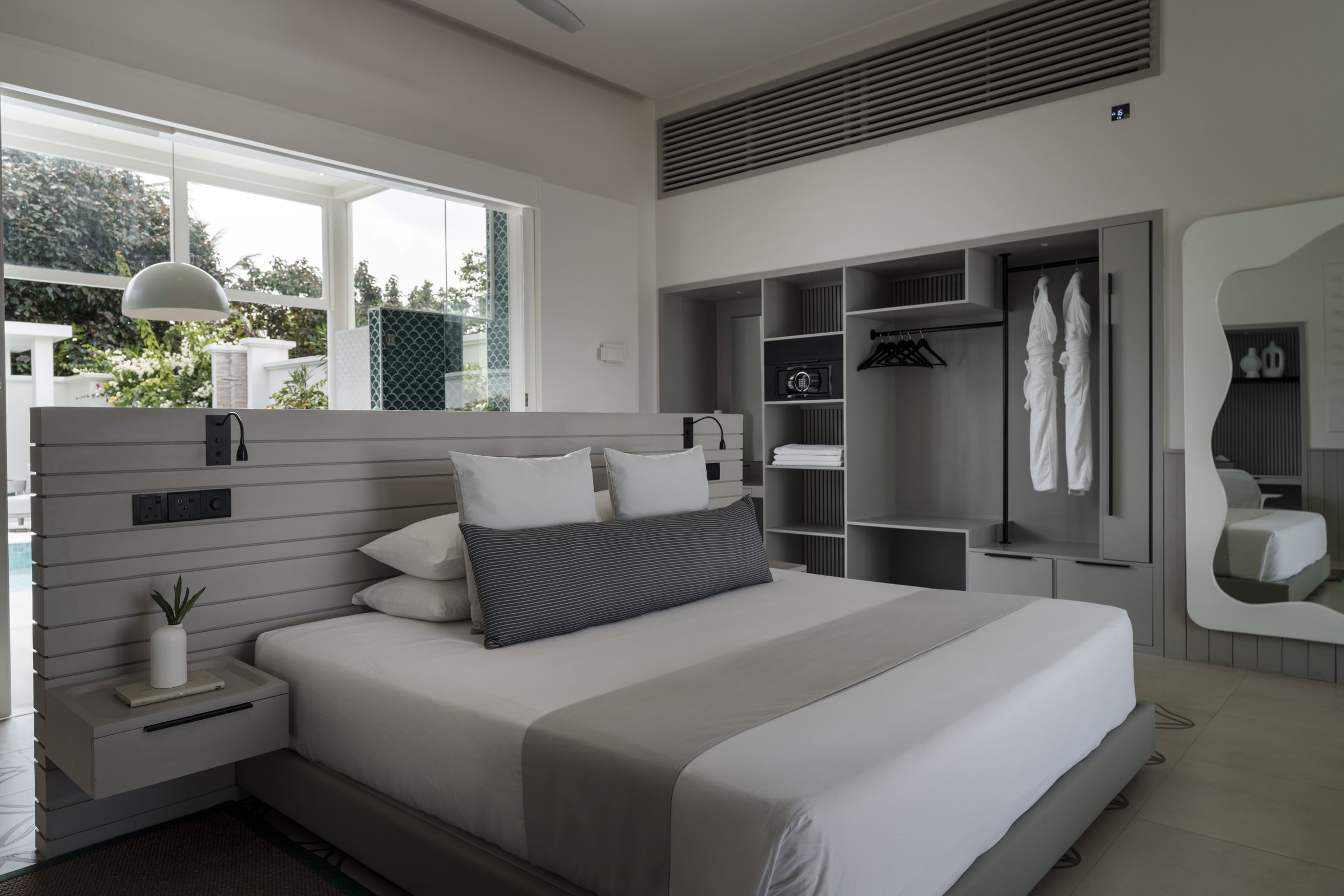 Grand Beach Villa with Pool at Sun Siyam Iru Veli thumbnail 2